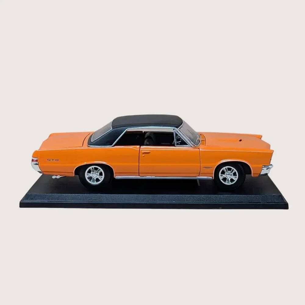 Maisto 1/18 1965 Pontiac GTO Special Edition Die Cast Car Orange